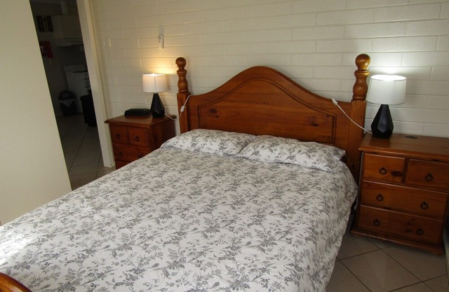 Clan Ranald Unit 2 ~ Short walk to all amenities! UNLIMITED FREE WI-FI!