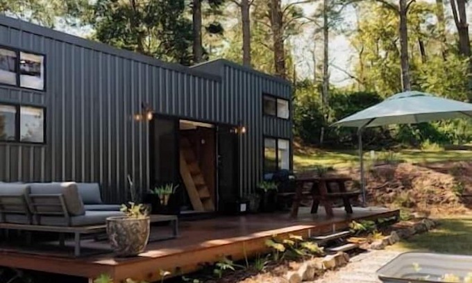 Montville House | Lavish Group Retreat. Pool Sauna Hair/makeup room!