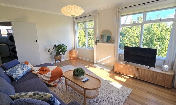 Elsternwick Apartment | City Escape - Peace @ Elsternwick