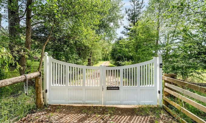 Bushy Park Apartment | Wyndarra: Country Estate